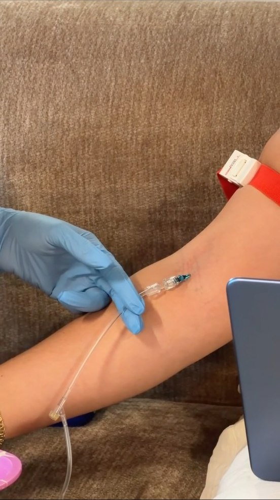 A member receiving IV therapy at CALMA